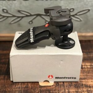 324RC2 Compact Light Duty Joystick Grip Ball Head with quick release plate